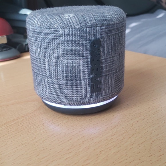 FABRIQ wireless bluetooth speaker - Picture 3 of 3